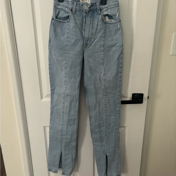 Abercrombie & Fitch High-rise Flare Jean with front splice - Picture 3 of 3